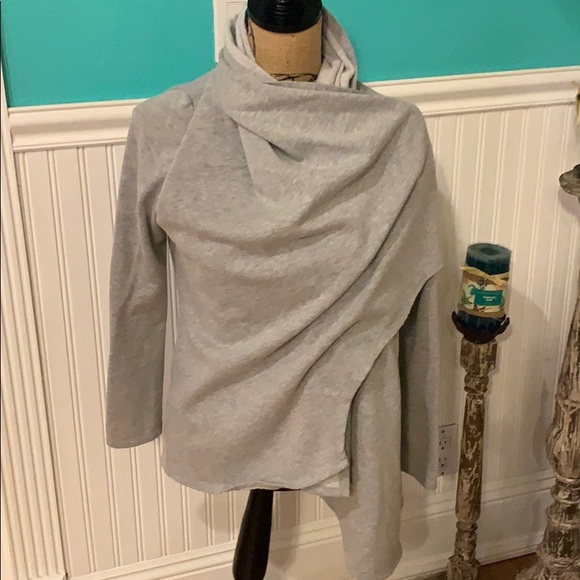 Active USA Grey Sweater Size Medium